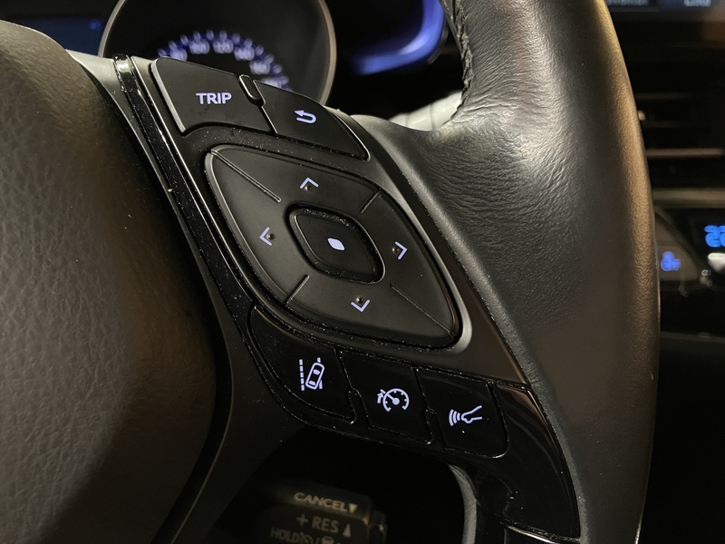 Toyota C-HR vaihtoauto