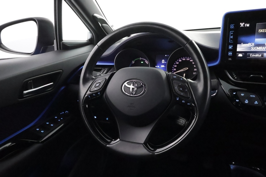 Toyota C-HR vaihtoauto