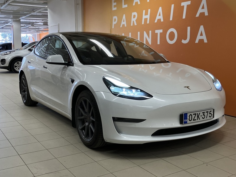 Tesla Model 3 vaihtoauto