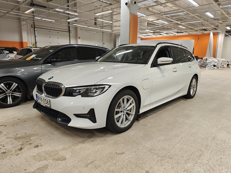 BMW 330 vaihtoauto
