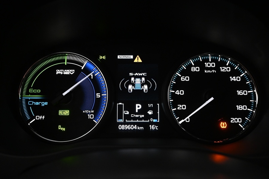 Mitsubishi Outlander PHEV vaihtoauto