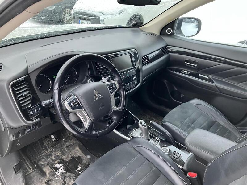 Mitsubishi Outlander PHEV vaihtoauto
