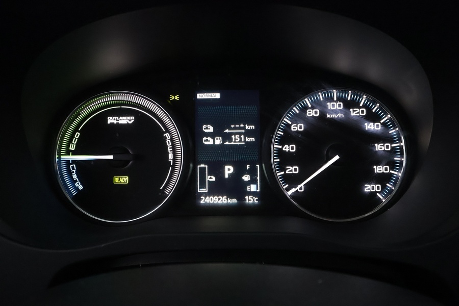 Mitsubishi Outlander PHEV vaihtoauto