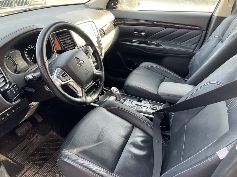 Mitsubishi Outlander PHEV vaihtoauto