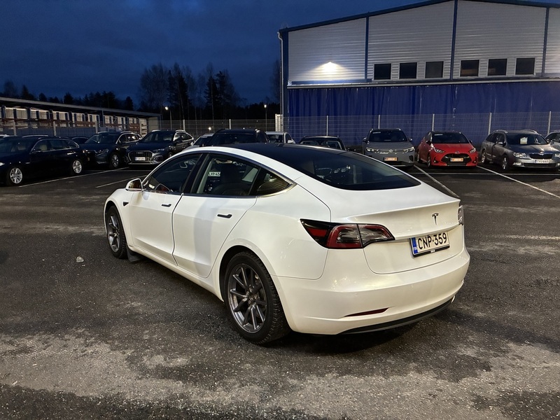 Tesla Model 3 vaihtoauto