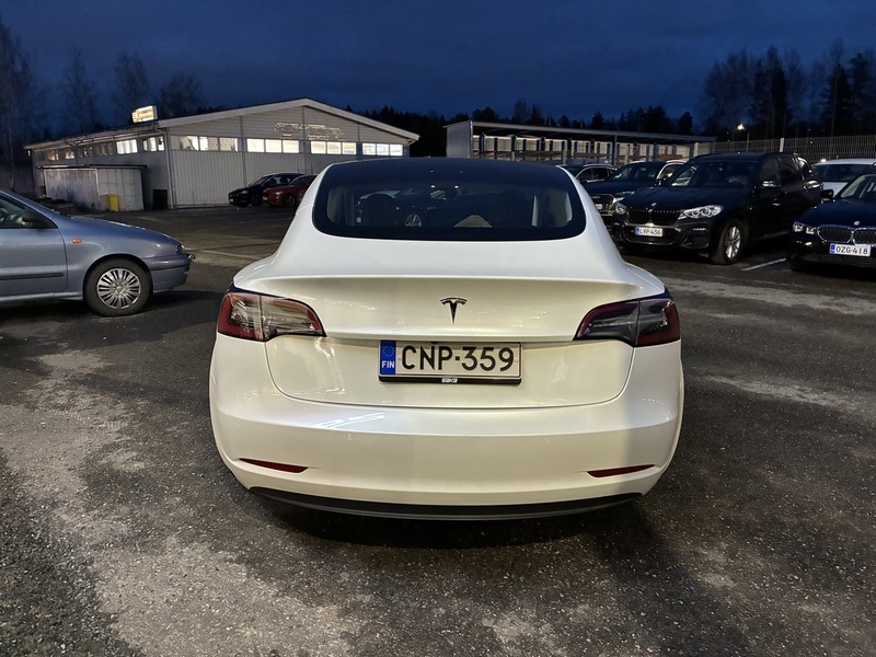 Tesla Model 3 vaihtoauto