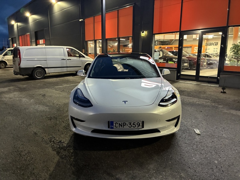 Tesla Model 3 vaihtoauto