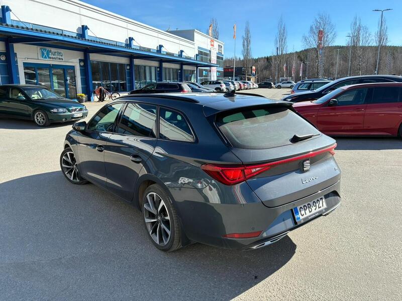 SEAT Leon Sportstourer vaihtoauto