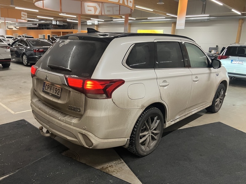 Mitsubishi Outlander PHEV vaihtoauto