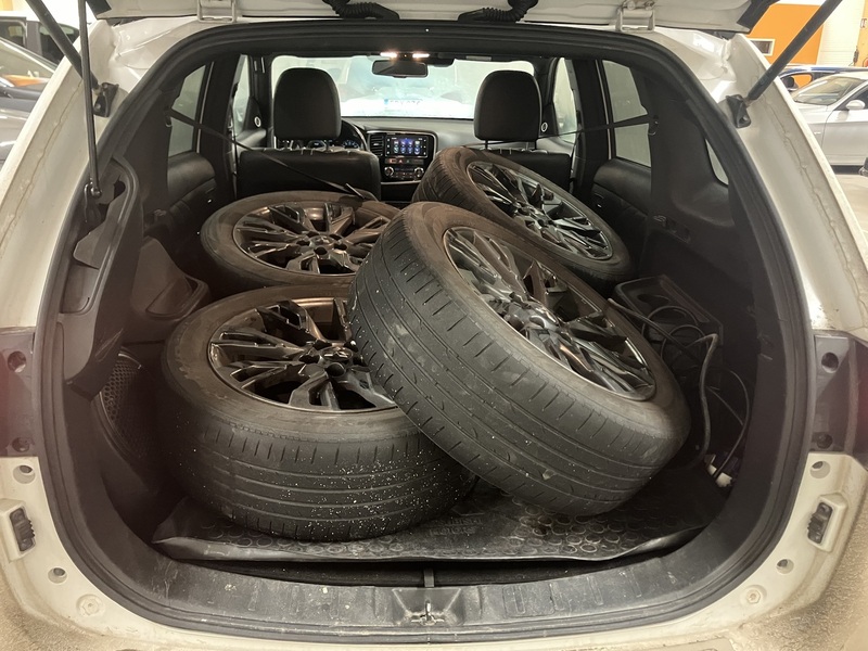 Mitsubishi Outlander PHEV vaihtoauto