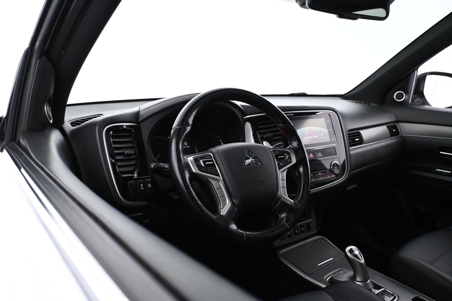 Mitsubishi Outlander PHEV vaihtoauto