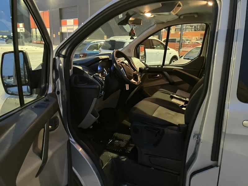 Ford Tourneo Custom vaihtoauto