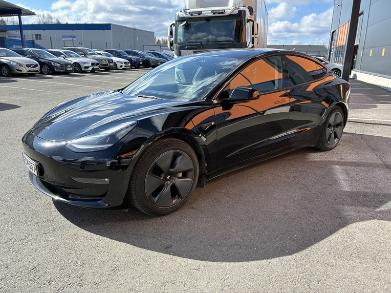 Tesla Model 3 vaihtoauto