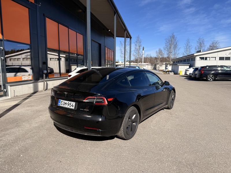 Tesla Model 3 vaihtoauto