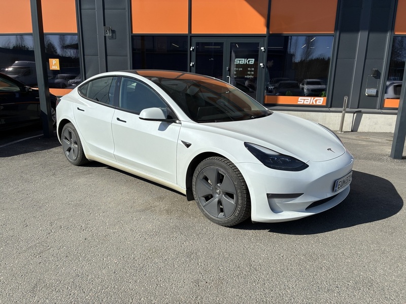 Tesla Model 3 vaihtoauto
