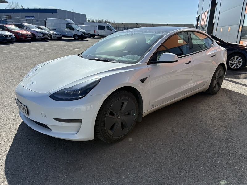 Tesla Model 3 vaihtoauto