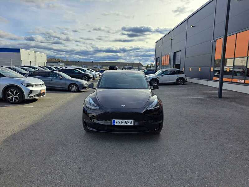Tesla Model Y vaihtoauto