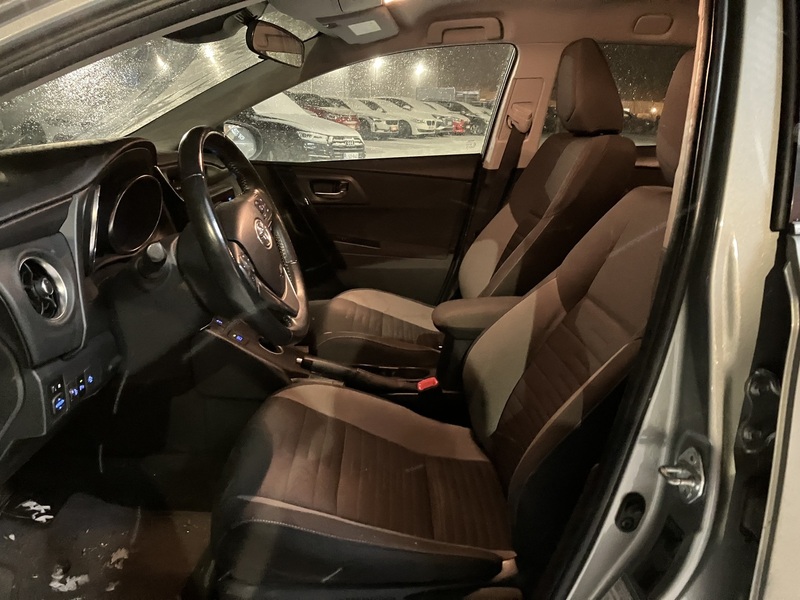 Toyota Auris vaihtoauto