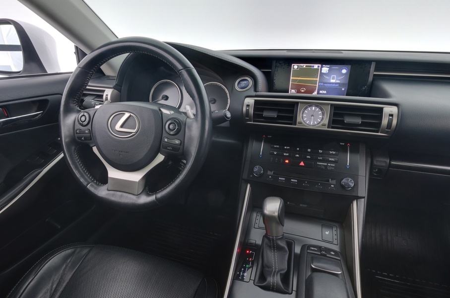 Lexus IS vaihtoauto