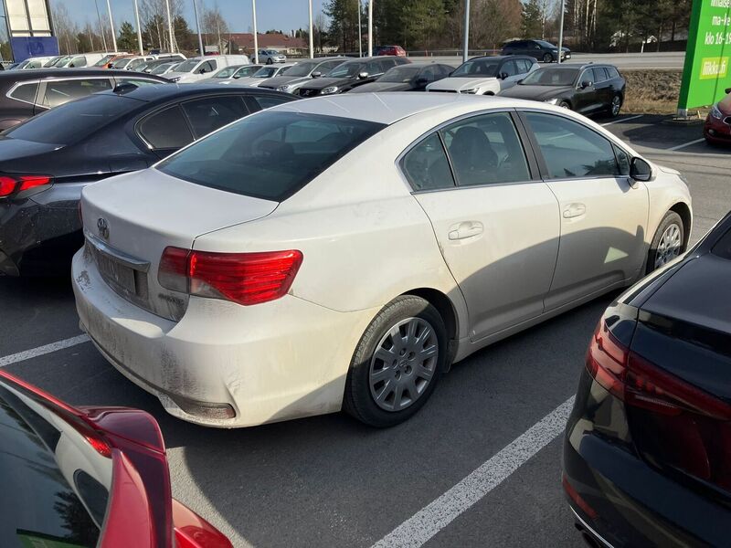 Toyota Avensis vaihtoauto