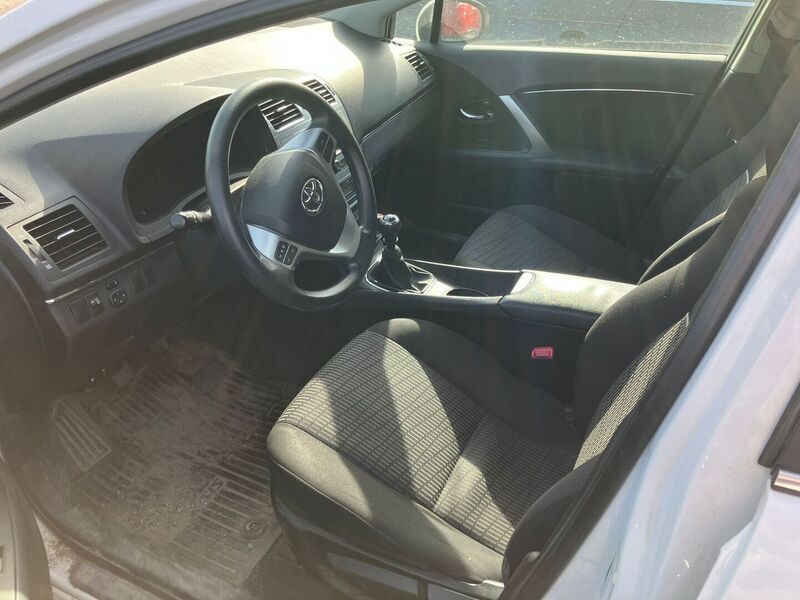 Toyota Avensis vaihtoauto