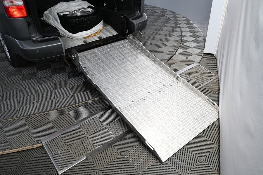 Volkswagen Caddy Maxi vaihtoauto