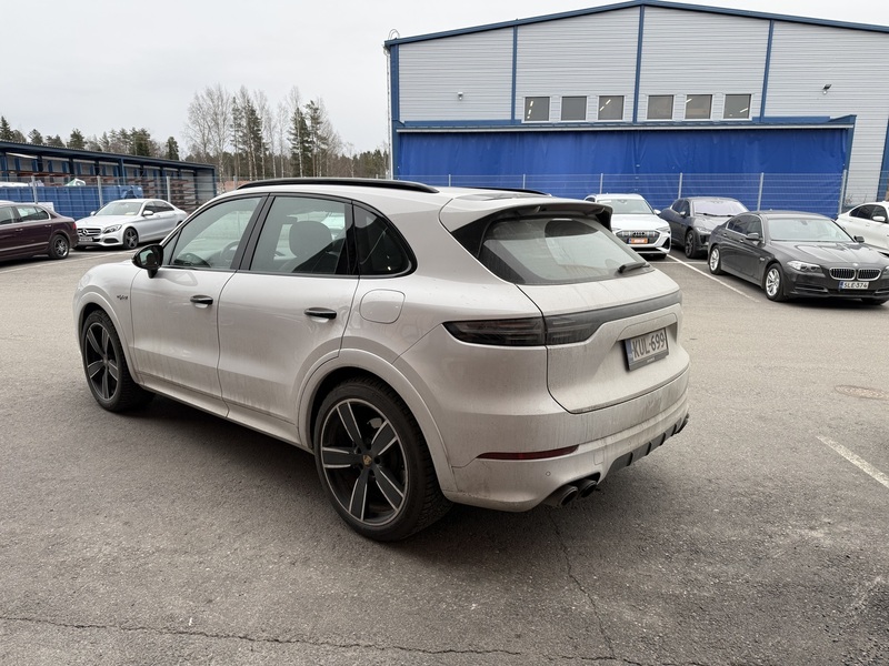 Porsche Cayenne vaihtoauto