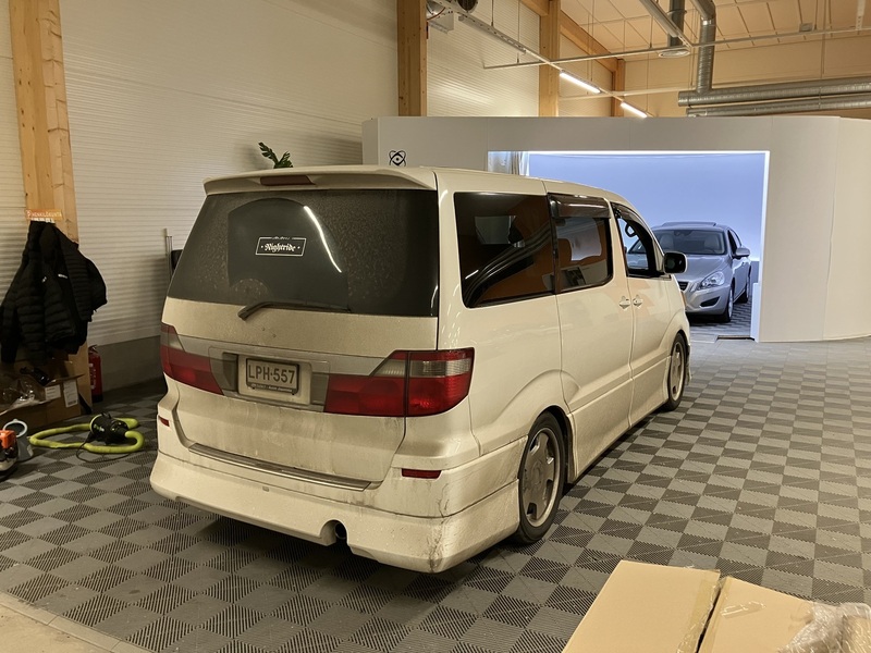 Toyota Alphard vaihtoauto