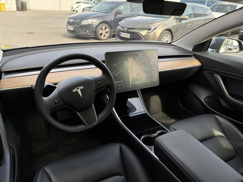 Tesla Model 3 vaihtoauto