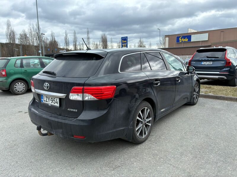 Toyota Avensis vaihtoauto