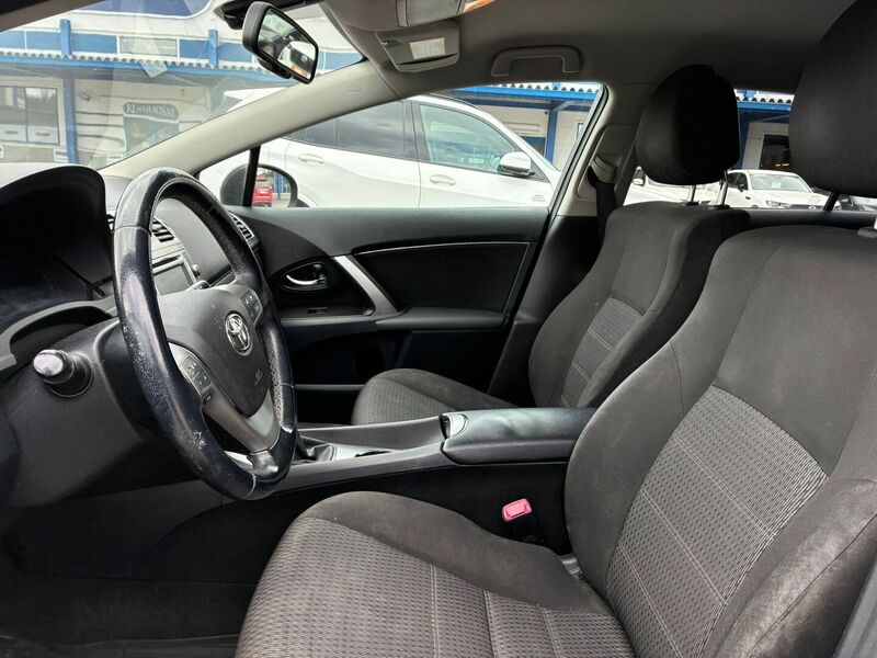 Toyota Avensis vaihtoauto