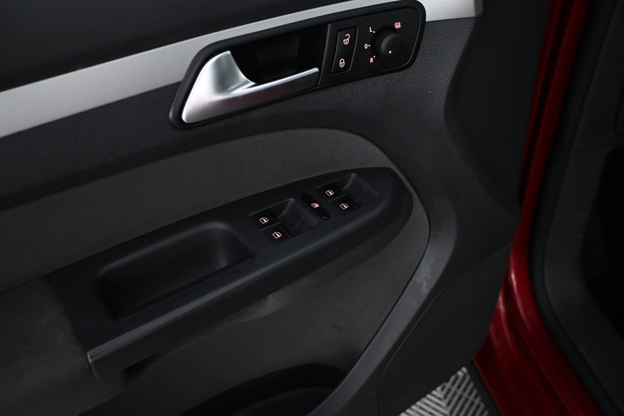 Volkswagen Touran vaihtoauto