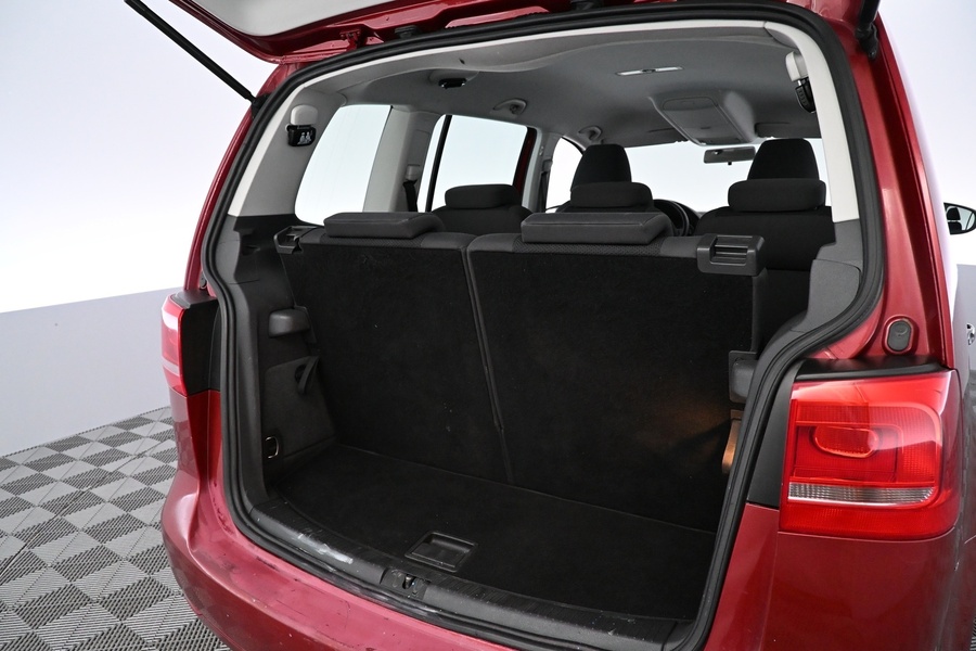 Volkswagen Touran vaihtoauto