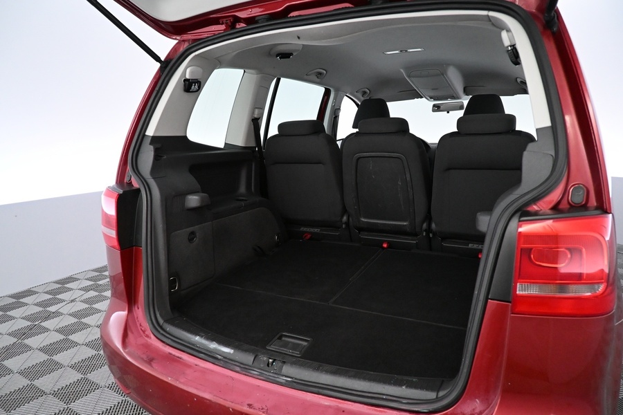 Volkswagen Touran vaihtoauto