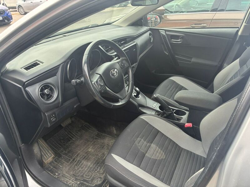 Toyota Auris vaihtoauto