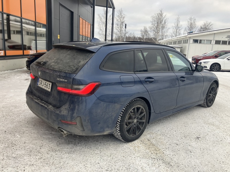 BMW 330 vaihtoauto