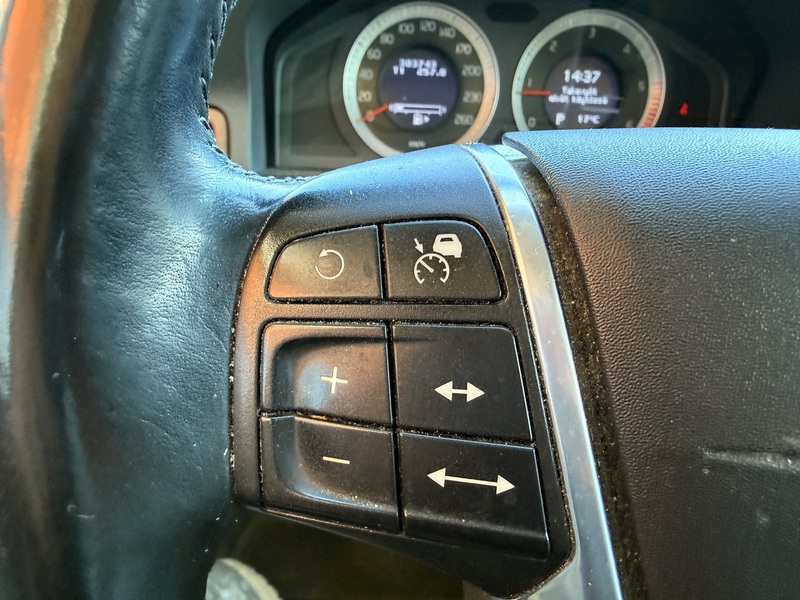 Volvo V70 vaihtoauto