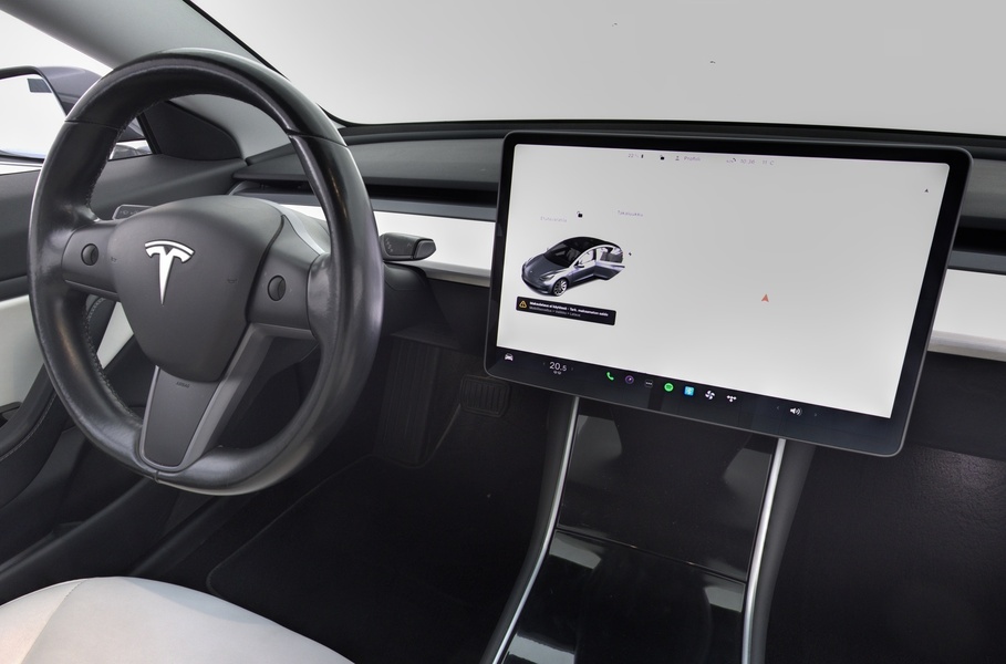 Tesla Model 3 vaihtoauto