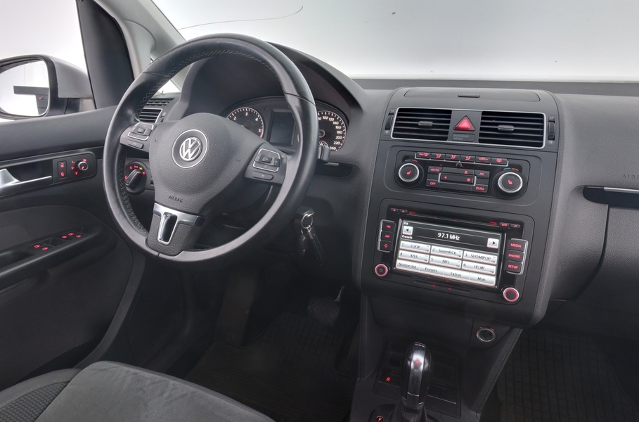 Volkswagen Touran vaihtoauto