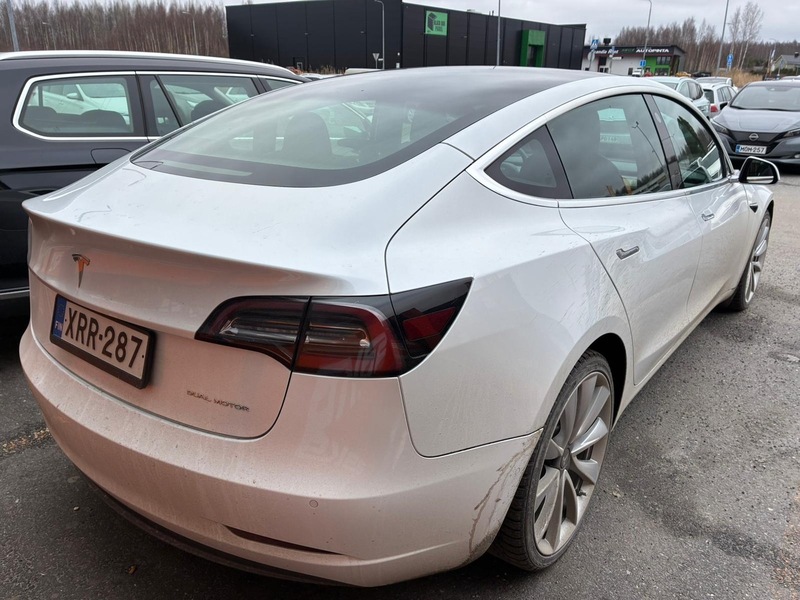Tesla Model 3 vaihtoauto