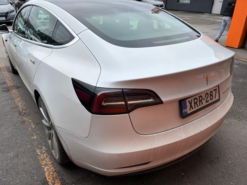 Tesla Model 3 vaihtoauto