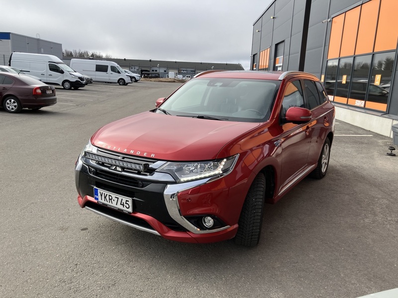 Mitsubishi Outlander PHEV vaihtoauto