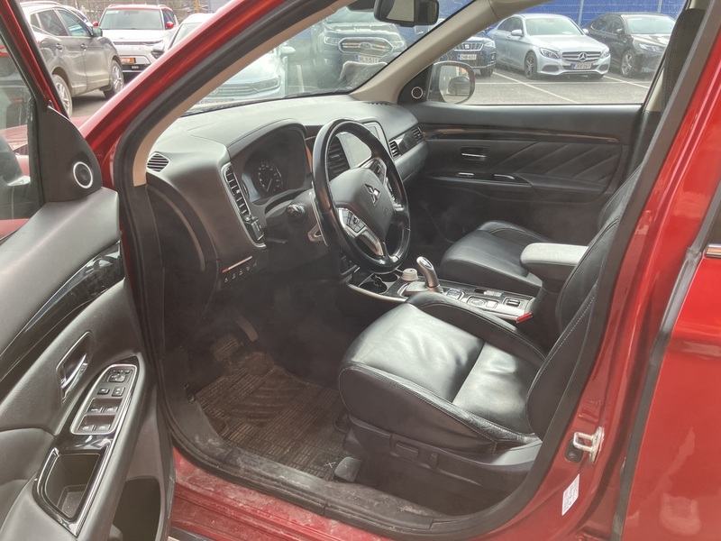 Mitsubishi Outlander PHEV vaihtoauto