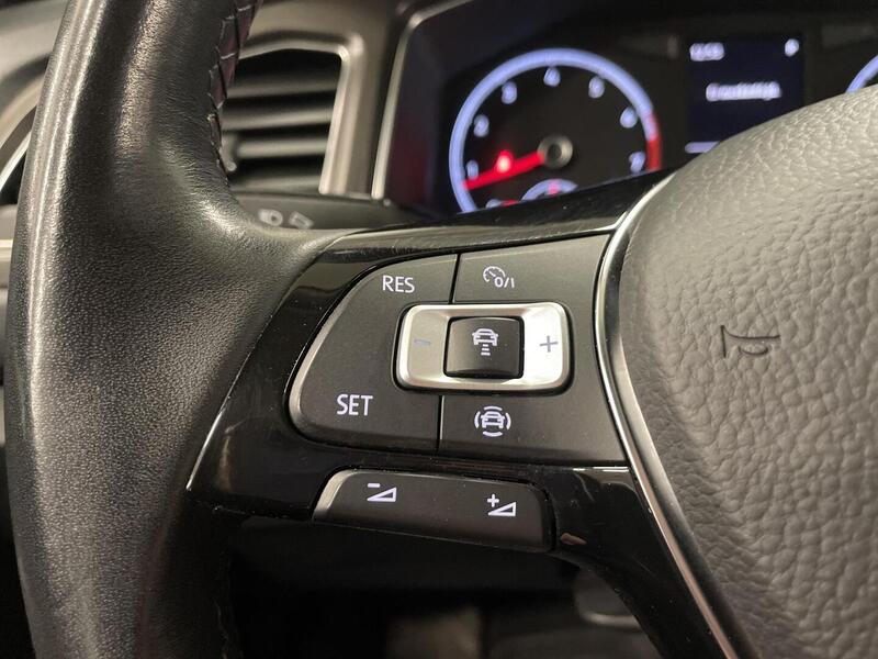 Volkswagen T-Roc vaihtoauto