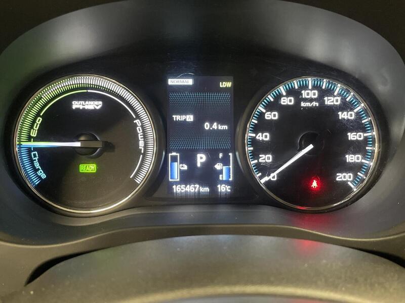 Mitsubishi Outlander PHEV vaihtoauto