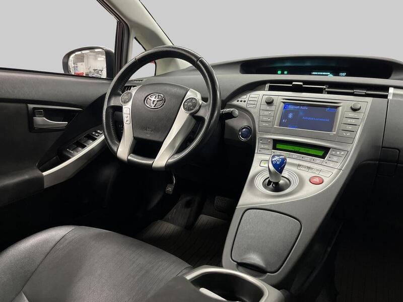 Toyota Prius Plug-in vaihtoauto