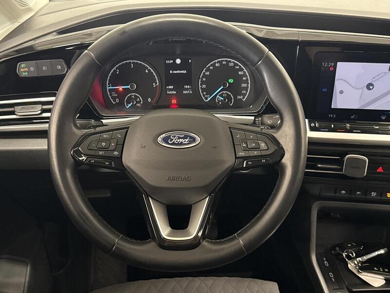 Ford Grand Tourneo Connect vaihtoauto