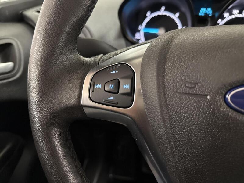 Ford Transit Courier vaihtoauto