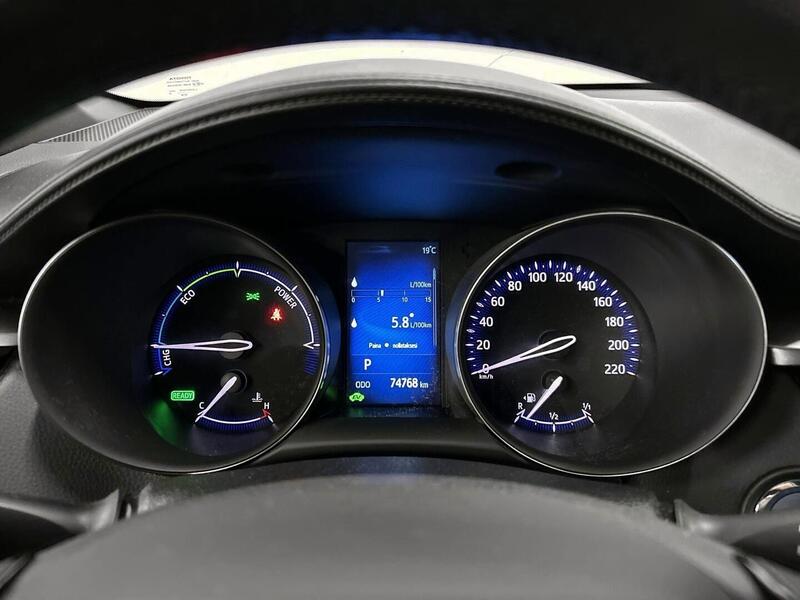 Toyota C-HR vaihtoauto