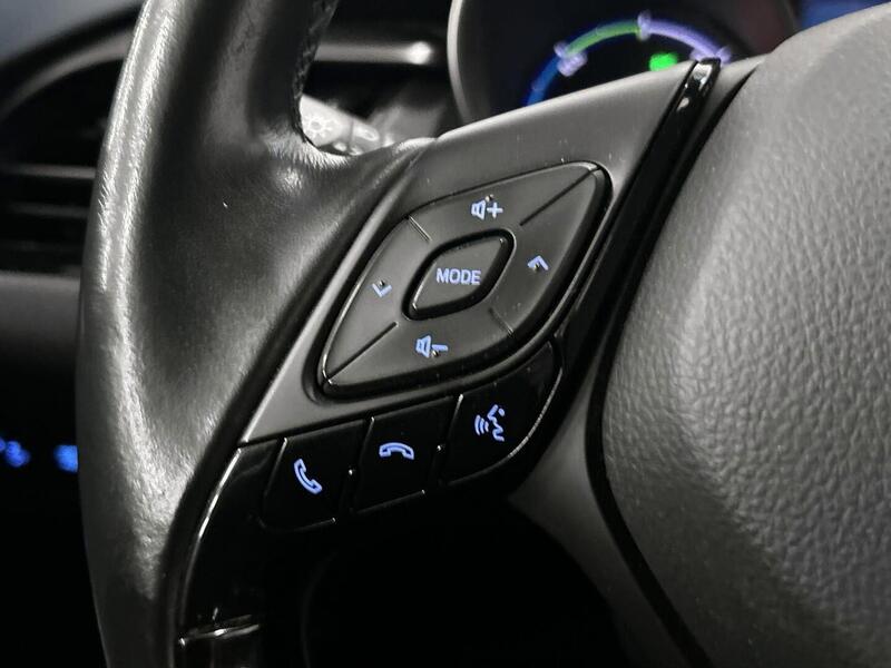 Toyota C-HR vaihtoauto